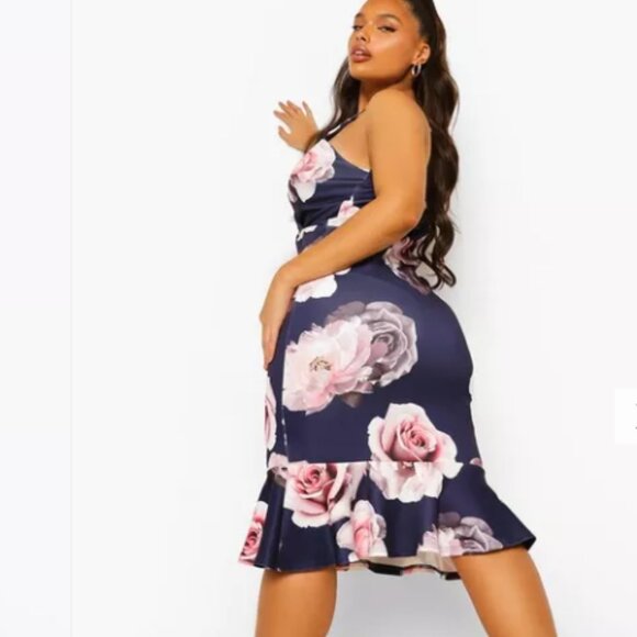 NWT Boohoo Plus Size Occasion Navy Floral Wrap Peplum Sleeveless Midi Dress - Picture 2 of 8
